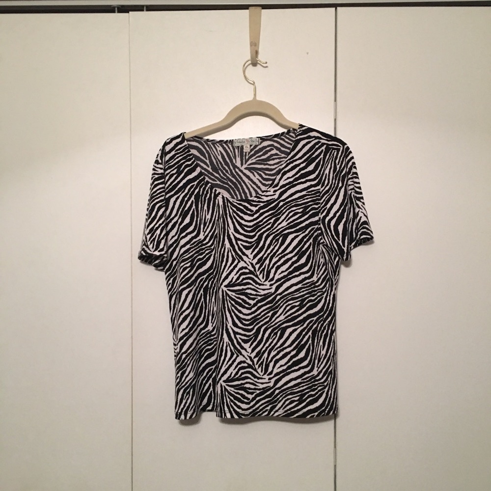 Black and white easy care top